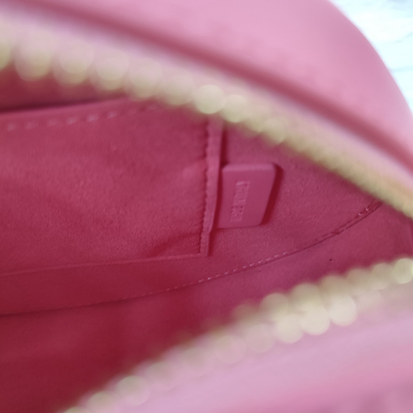 スーパーコピーブランドバッグ着用イメージ